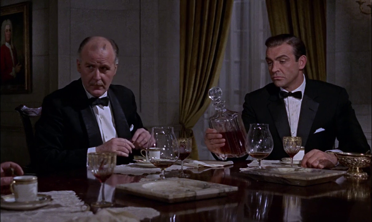 Richard Vernon & Sean Connery i "Agent 007 contra Goldfinger" (1964) | framegrab