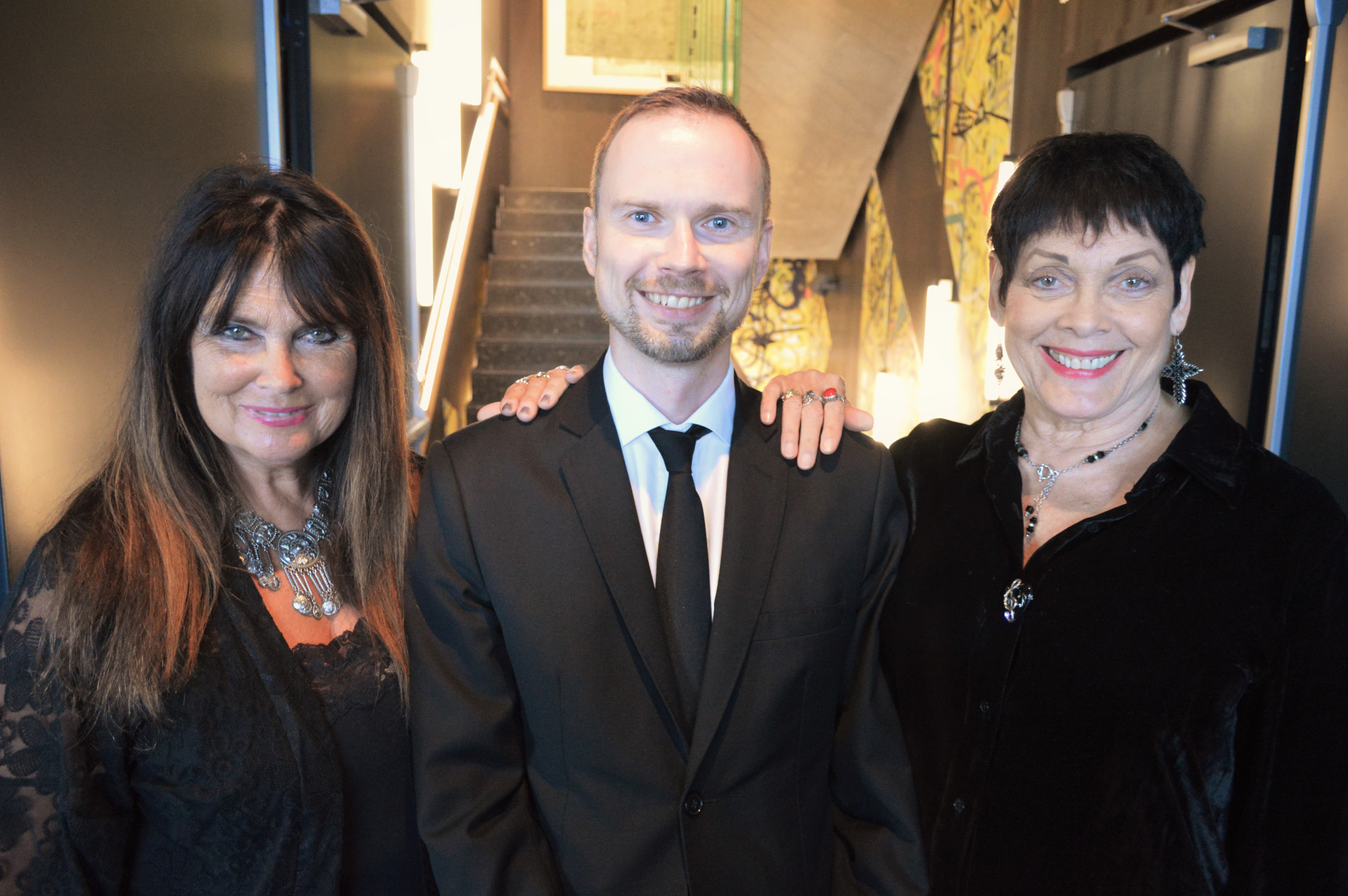 Caroline Munro, Brian Iskov og Martine Beswick i Oslo 01.09.2016 - © Brian Iskov